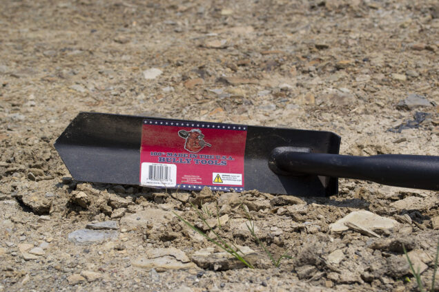 Trenching Shovel pose