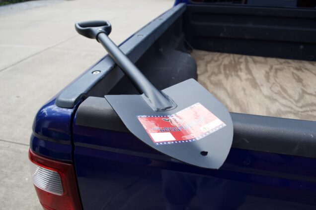 Steel Trunk Shovel pose