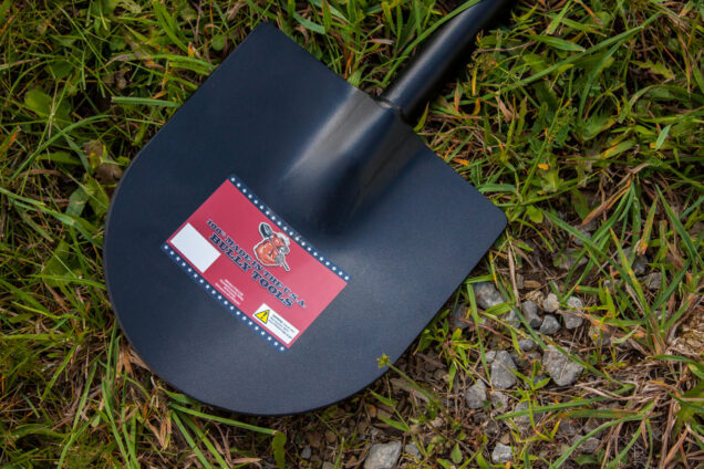 Caprock Shovel pose 01
