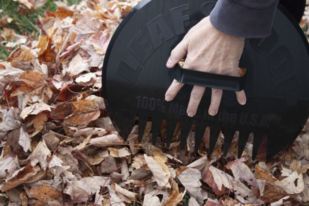Poly Leaf Scoops scooping leaves