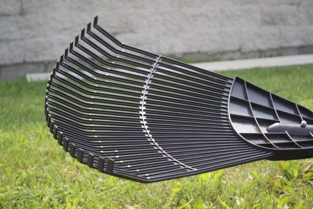 bottom of Lawn/Leaf rake